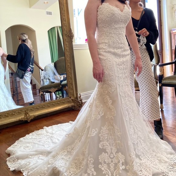 Maggie Sottero wedding dress model # 20MS683 . - Picture 5 of 8